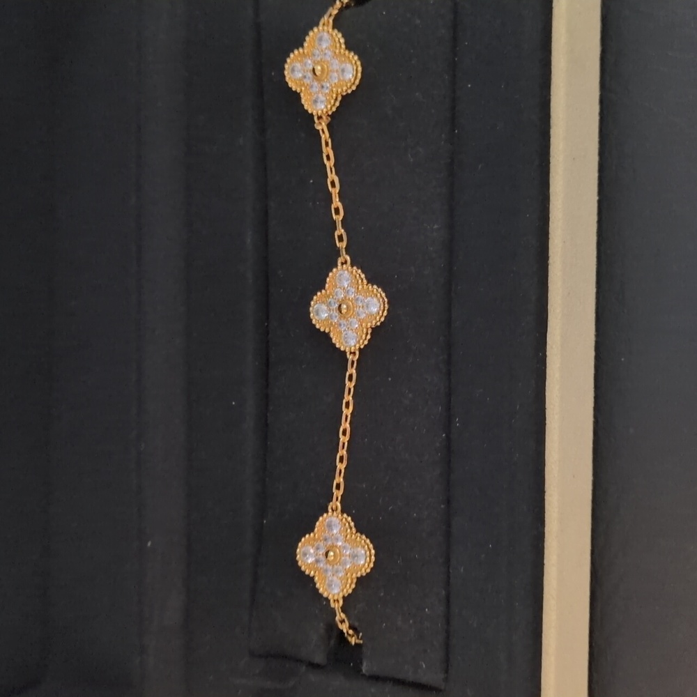 Lovely four leaf clover necklace